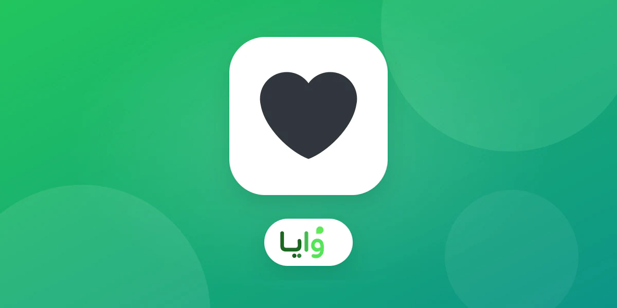 عميلة تتصفح عبايات في متجر سعودي أنيق