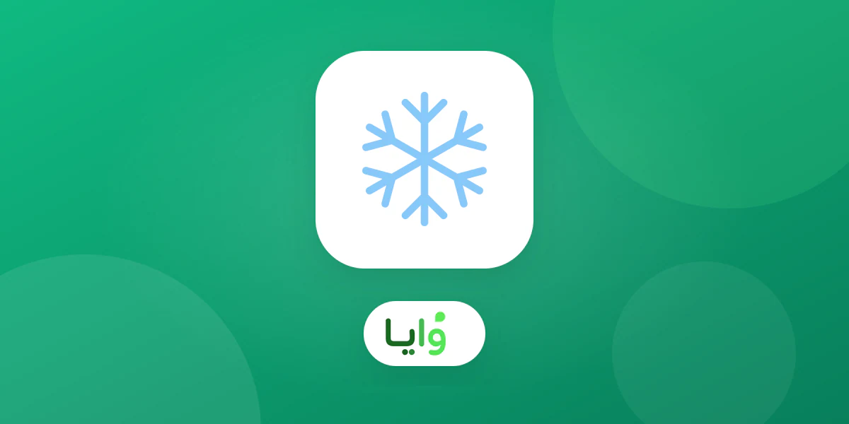 فني صيانة يفحص مكيفاً منزلياً