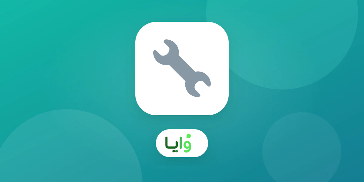 فني سباكة يصلح تمديدات مياه منزلية