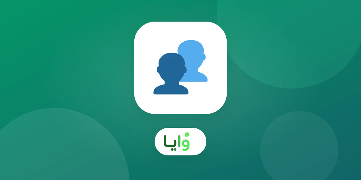 موظفة استقبال تمسح بطاقة ولاء عميلة بجوالها في صالون